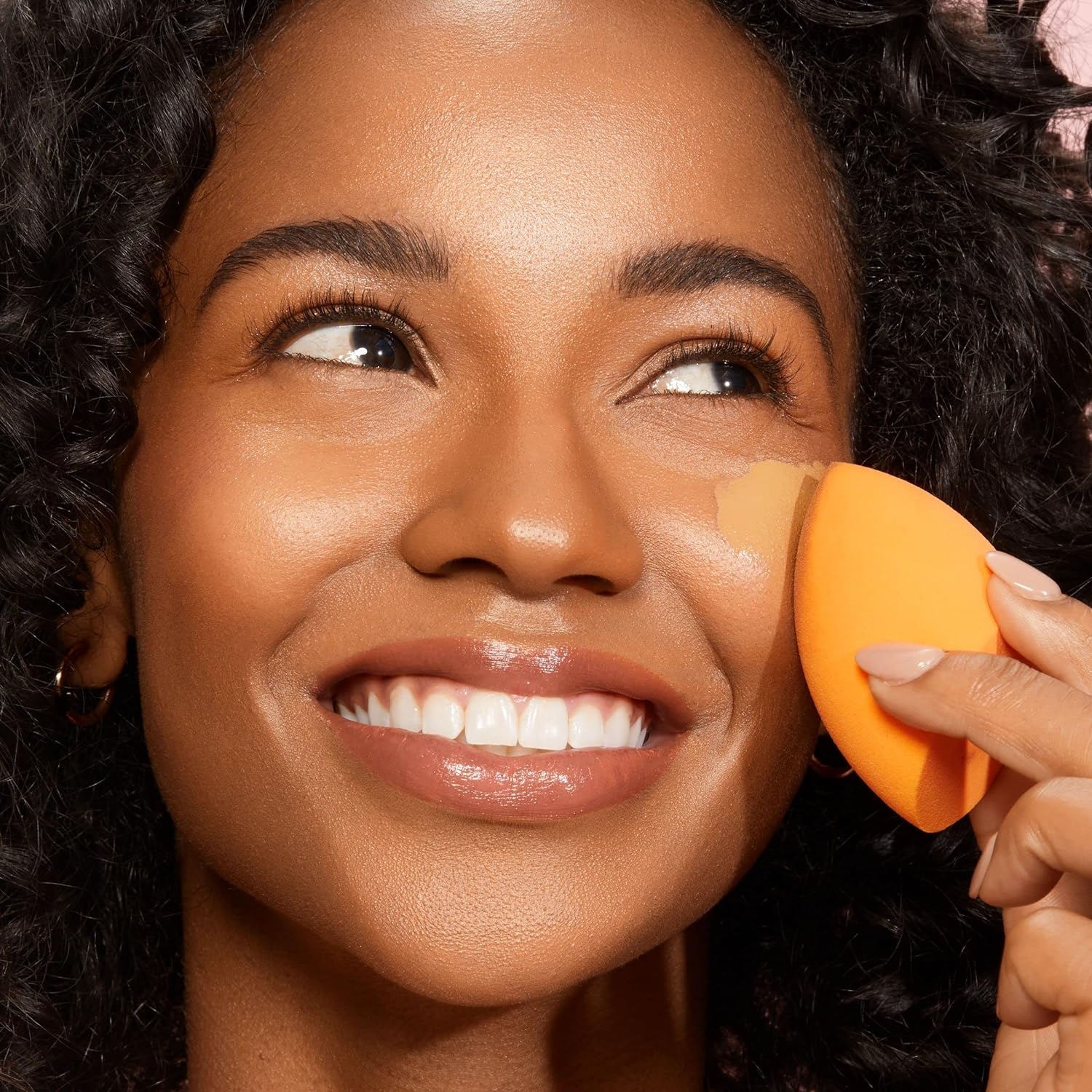 Real Techniques Miracle Airblend Sponge, Matte Makeup Blending Sponge, For Liquid, Cream, & Powder Products, Offers Medium To Full Coverage, Foundation Sponge, Packaging May Vary, 1 Count - Image 43