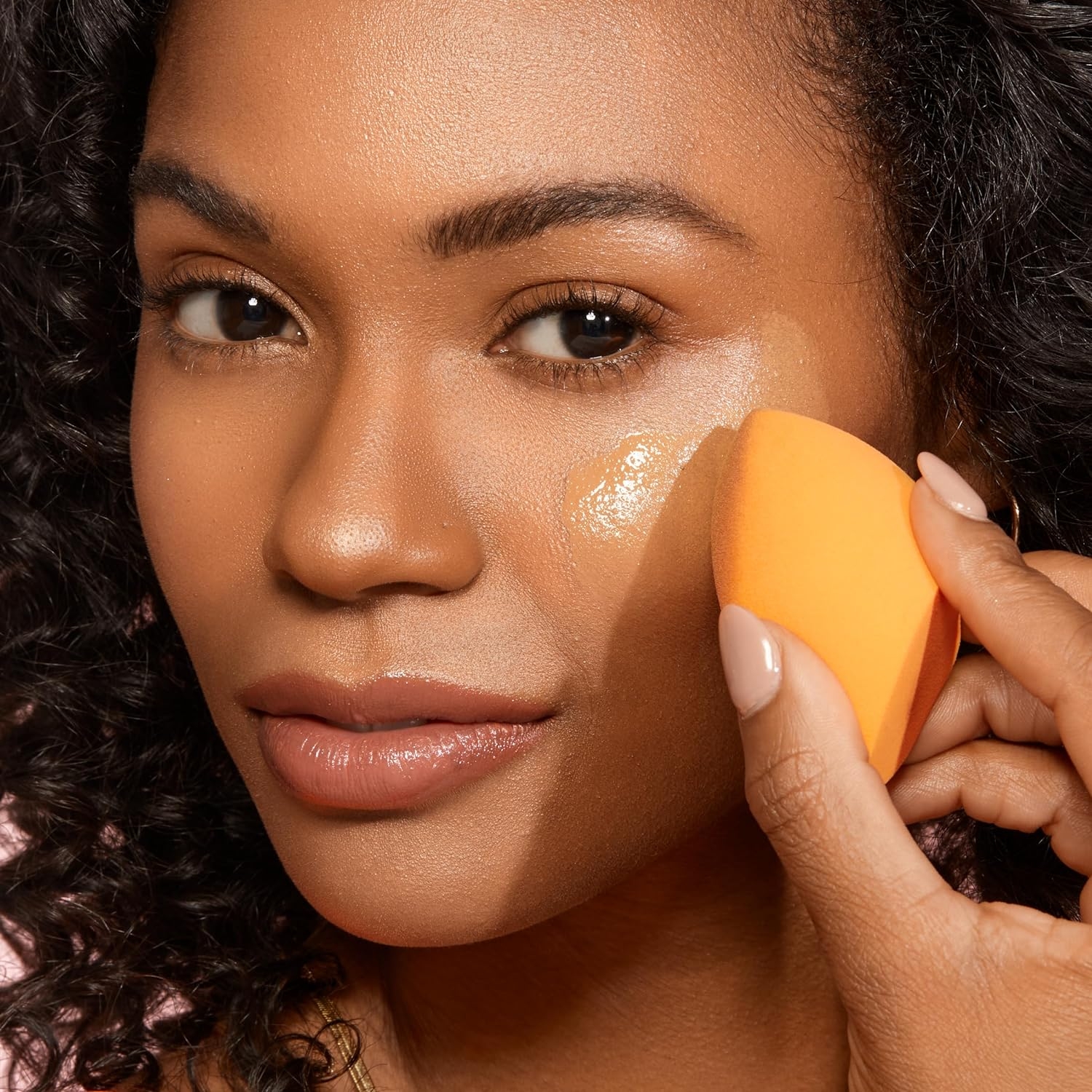 Real Techniques Miracle Airblend Sponge, Matte Makeup Blending Sponge, For Liquid, Cream, & Powder Products, Offers Medium To Full Coverage, Foundation Sponge, Packaging May Vary, 1 Count - Image 42