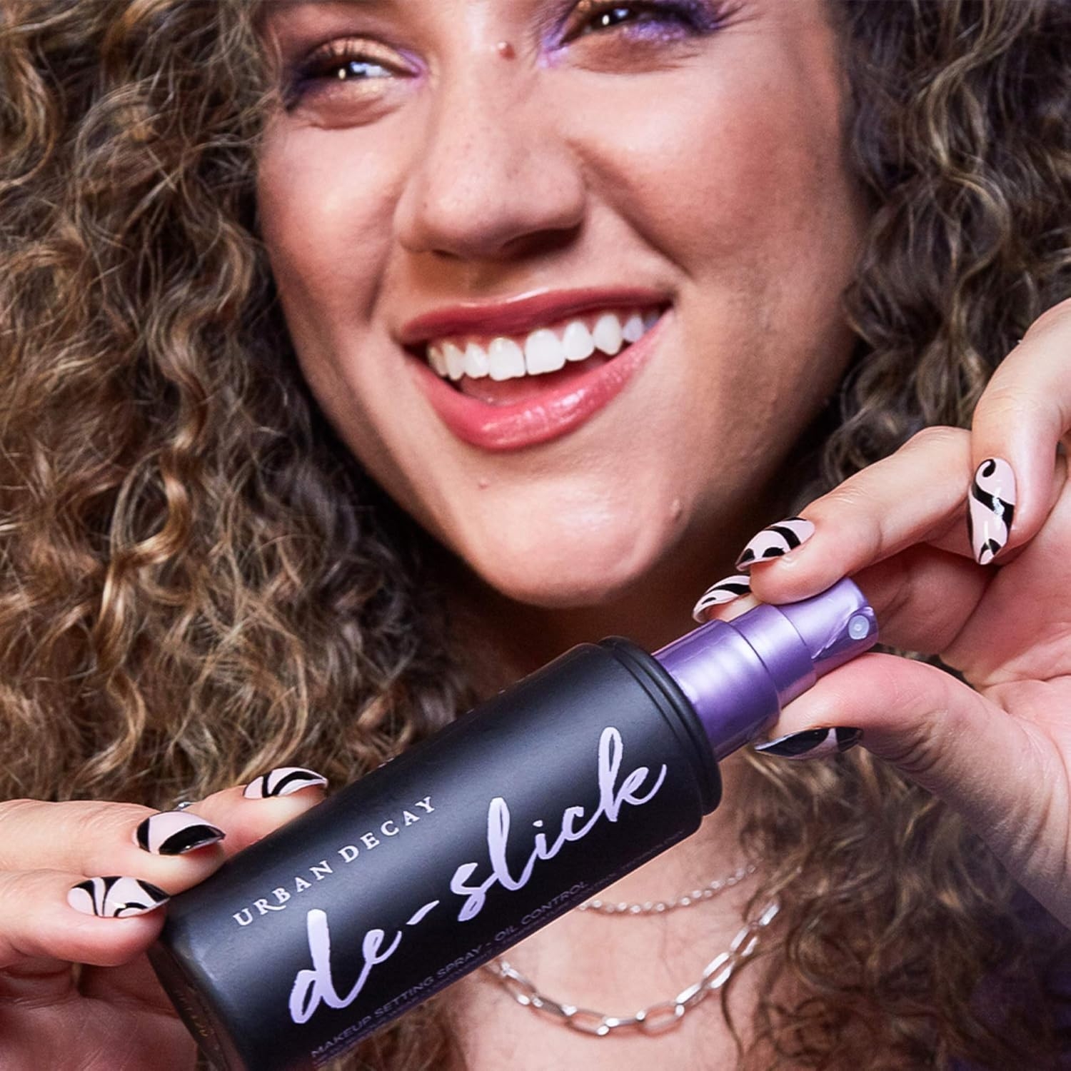 Urban Decay De-Slick Mattifying Makeup Setting Spray for Face, Waterproof, Smudge-proof, Oil & Shine Control, for Oily Combination Skin, Oil-free, Vegan, Cruelty-free - Image 5